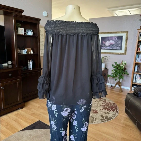 CeCe black 3/4 ruffle sleeves wear on shoulders blouse-size M - Picture 2 of 9
